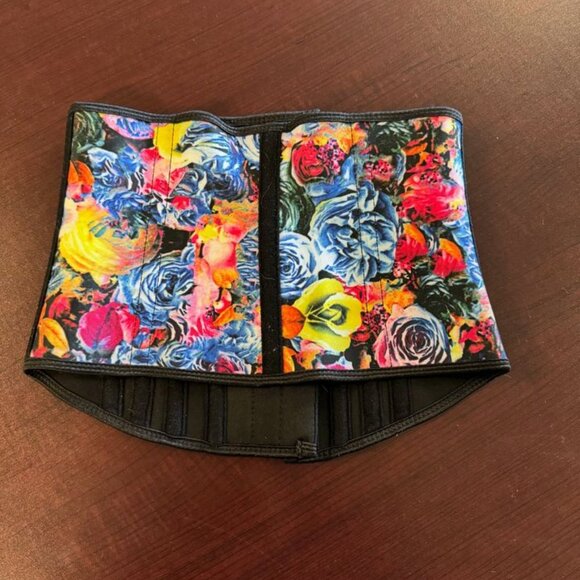 Luxx Curves Waist Trainer - Picture 2 of 4